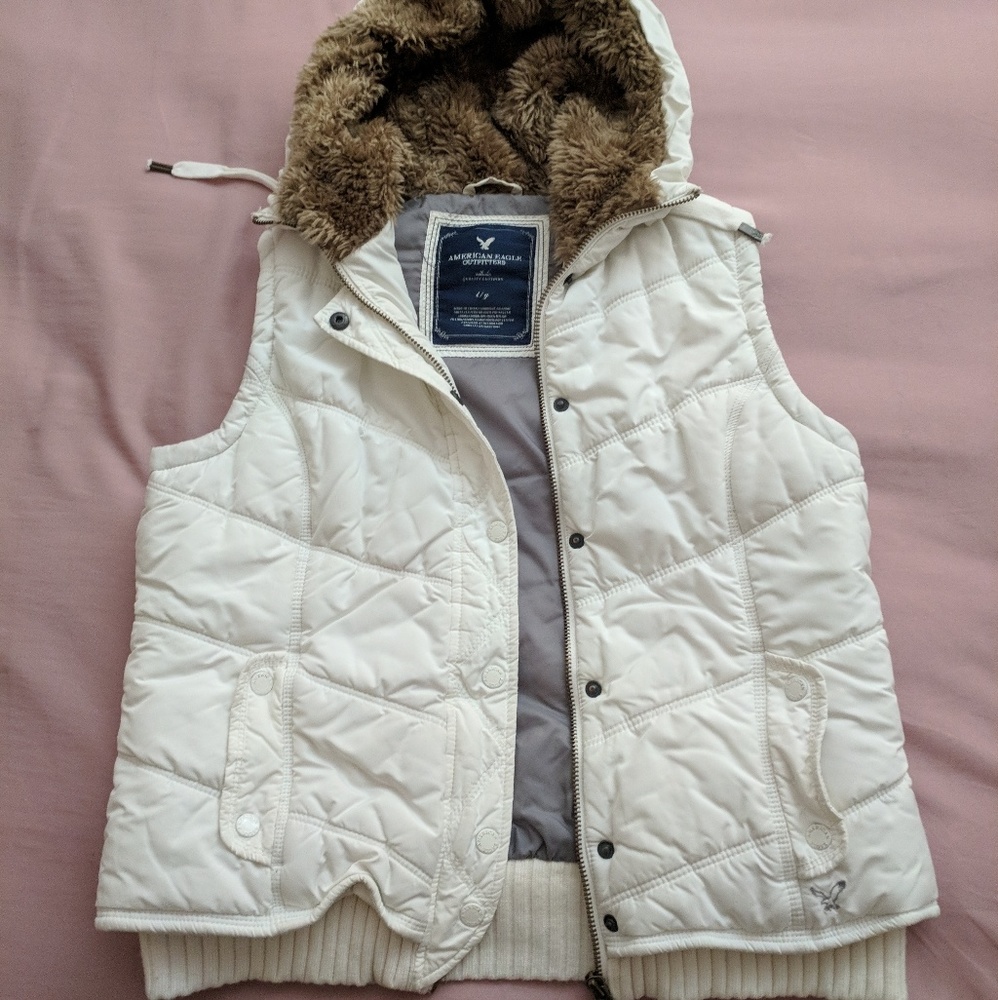 AE Puffy Vest